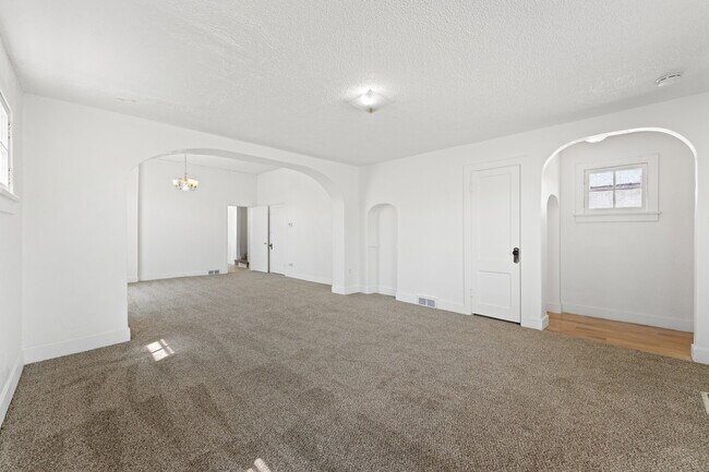 Foto del edificio - 4800 Holdings LLC