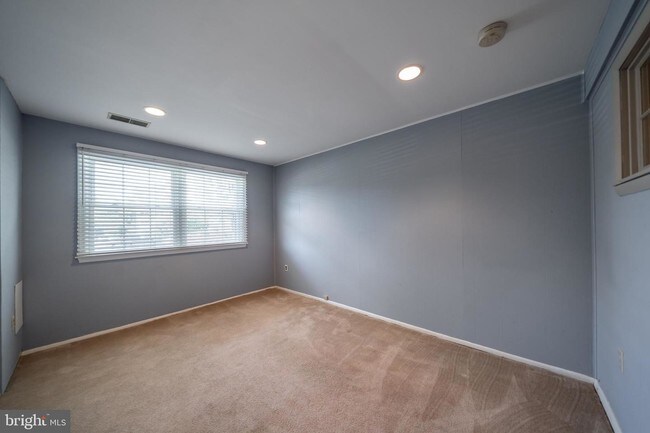 Building Photo - 561 W Marshall St