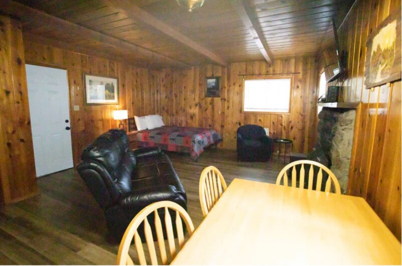 Primary Photo - 596 W White Mountain Blvd
