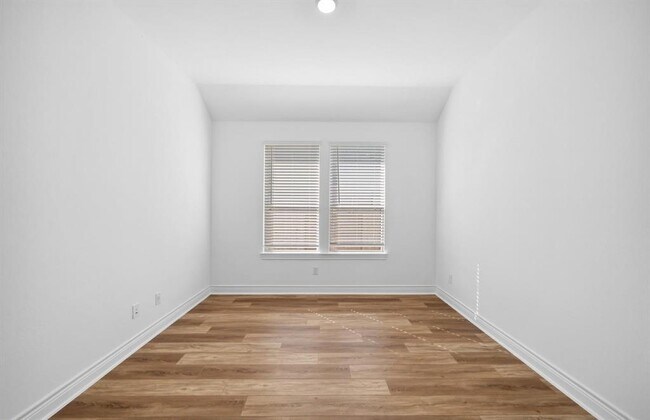 Foto del edificio - 25310 Framlingham Dr