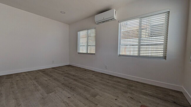 Foto del edificio - Charming 2-bedroom, 1-bath home in Imperial Beach just two blocks from the beach