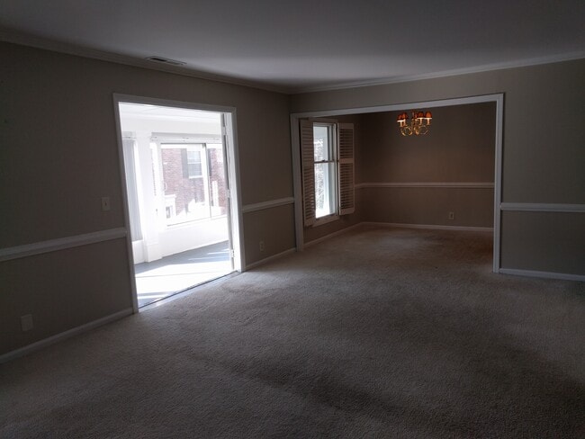Building Photo - 5025 Hillsboro Pike
