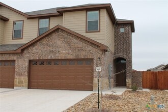 Building Photo - 665 Creekside Cir