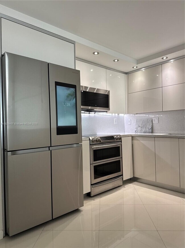 Foto del edificio - 18151 NE 31st Ct
