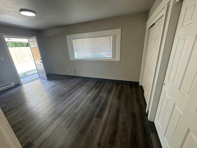 Building Photo - 4278 Grape Dr NE