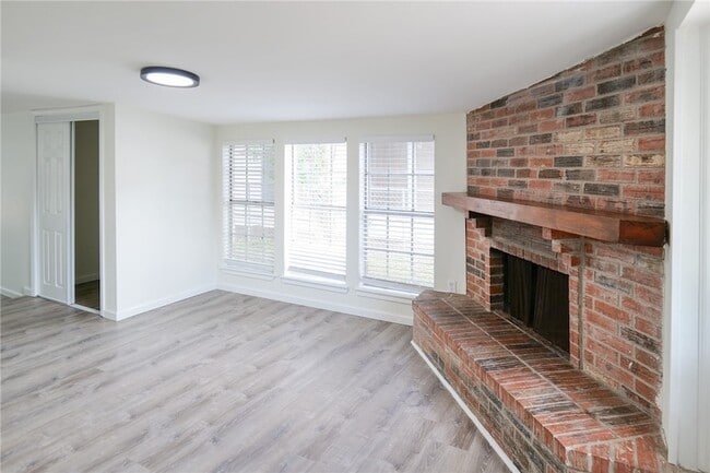 Building Photo - 10822 Mayfield Dr