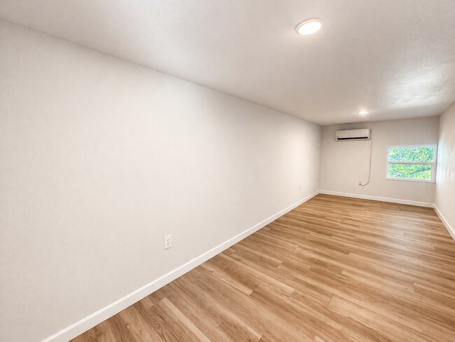 Foto del edificio - AVAILABLE IN JUNE; APPLY TODAY AT OUR WEBSITE!!