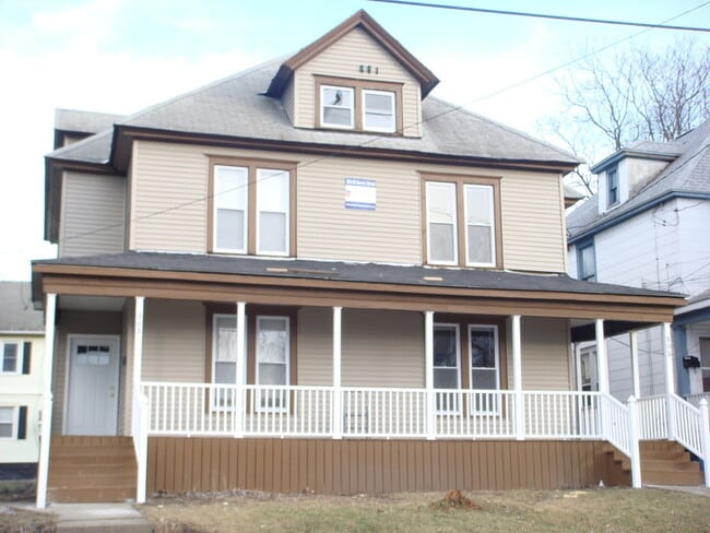 Building Photo - 305 S Beech St