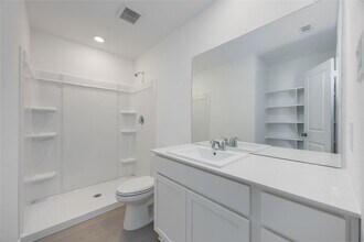 Building Photo - 385 Lucia Way
