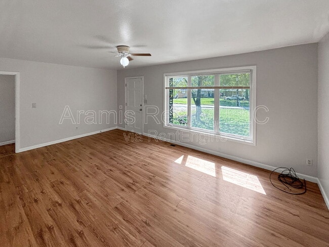 Building Photo - 7466 W Lake Dr NW