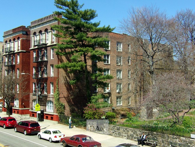 Foto del edificio - 4877 Broadway