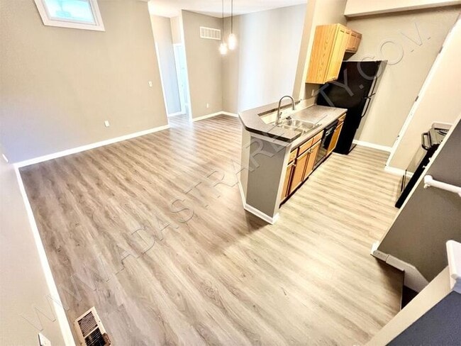 Foto del edificio - Very Spacious Townhome in West Olathe-Coming SOON!!