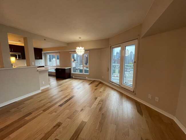 Building Photo - Beautiful Home In Arbor Place Tower