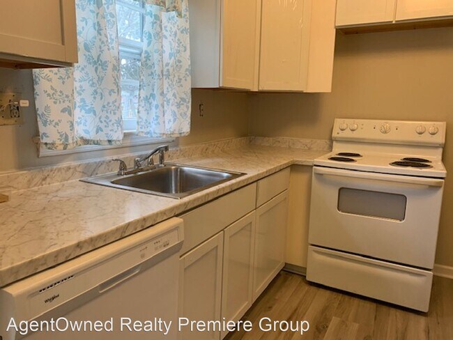 Foto del edificio - 3 br, 1 bath House - 404 Madeline Ave