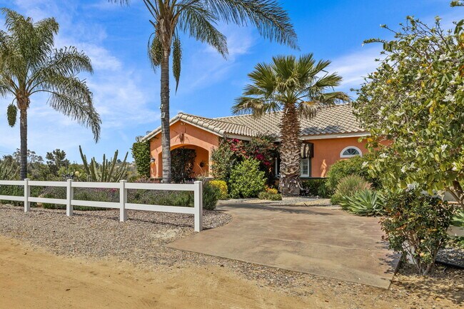 Foto del edificio - 15830 Rawhide Ln