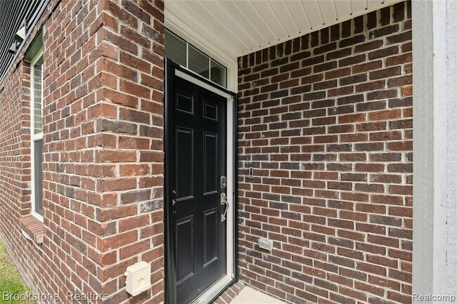 Foto del edificio - 765 Hummingbird Dr