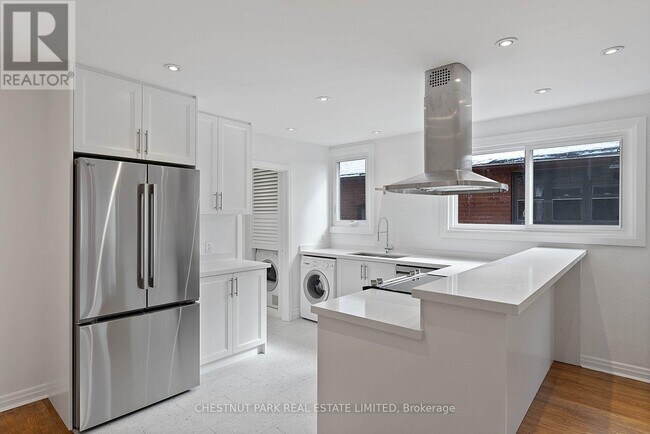 Photo du bâtiment - 26 Strathgowan Ave