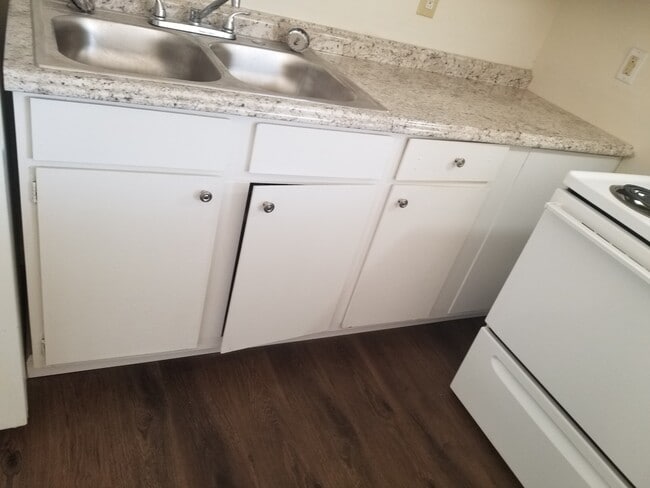 Building Photo - 182 E Market St