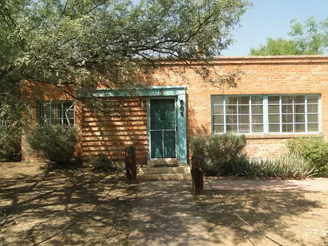 Building Photo - Amazing 2BR/1BA Home Sam Hughes UofA - Mov...