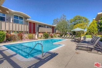 Building Photo - 4746 La Villa Marina