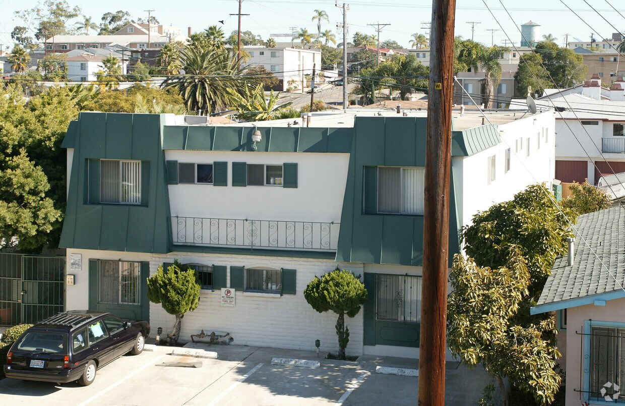 Edificio principal, vista al - 4181 Florida St