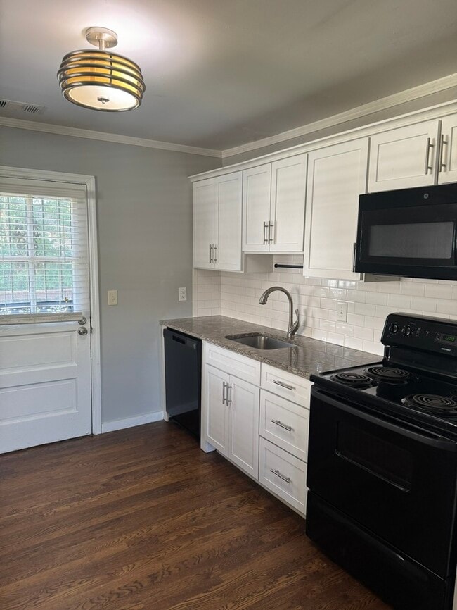 Building Photo - 600 Delray Dr