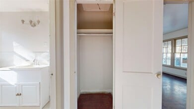 Building Photo - 3826 Landa Ln