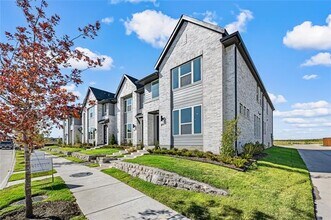 Building Photo - 9617 Dahlia Blvd