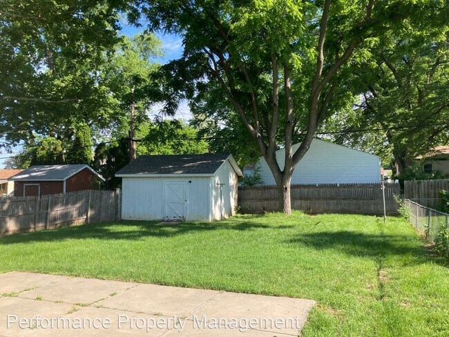 Building Photo - 3 br, 2 bath House - 7930 Grover Street