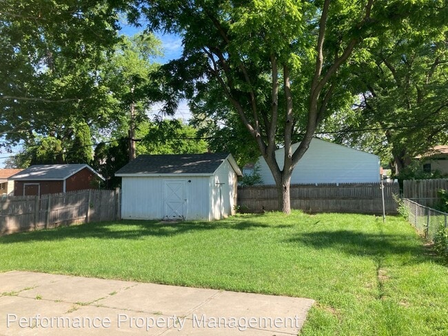 Foto del edificio - 3 br, 2 bath House - 7930 Grover Street