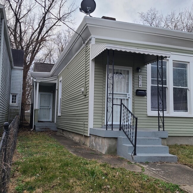 Building Photo - 2214 Cedar St