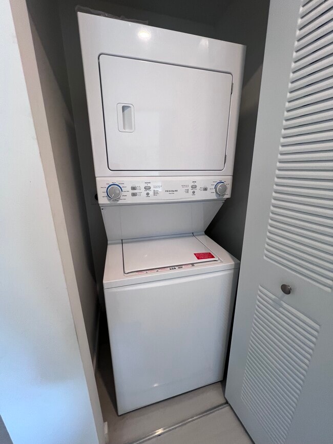 Foto del edificio - 20421 NW 20th Ct