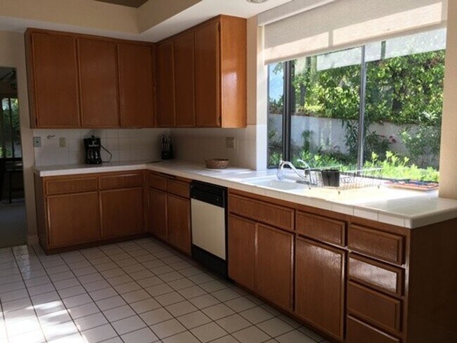 Foto del edificio - Beautifully Furnished Home For 8 Months in Shadowridge/Vista