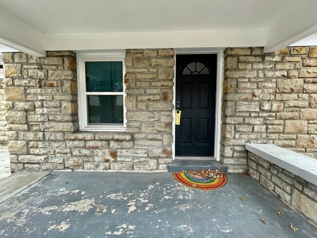 Building Photo - 8036 Mercier St