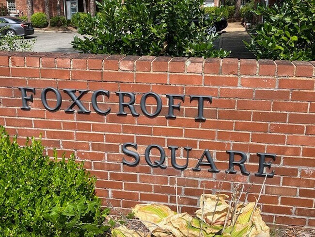 Foto del edificio - 2805 Foxcroft Rd