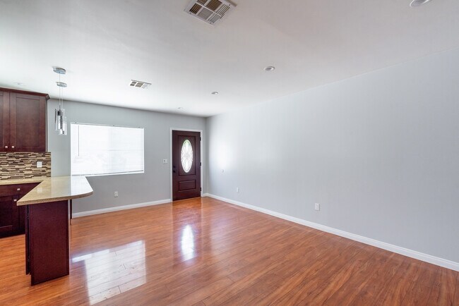 Foto del edificio - 7841 Vantage Ave