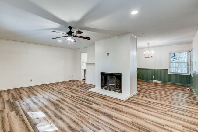 Foto del edificio - Private Home on Spacious Lot in Browns Sum...