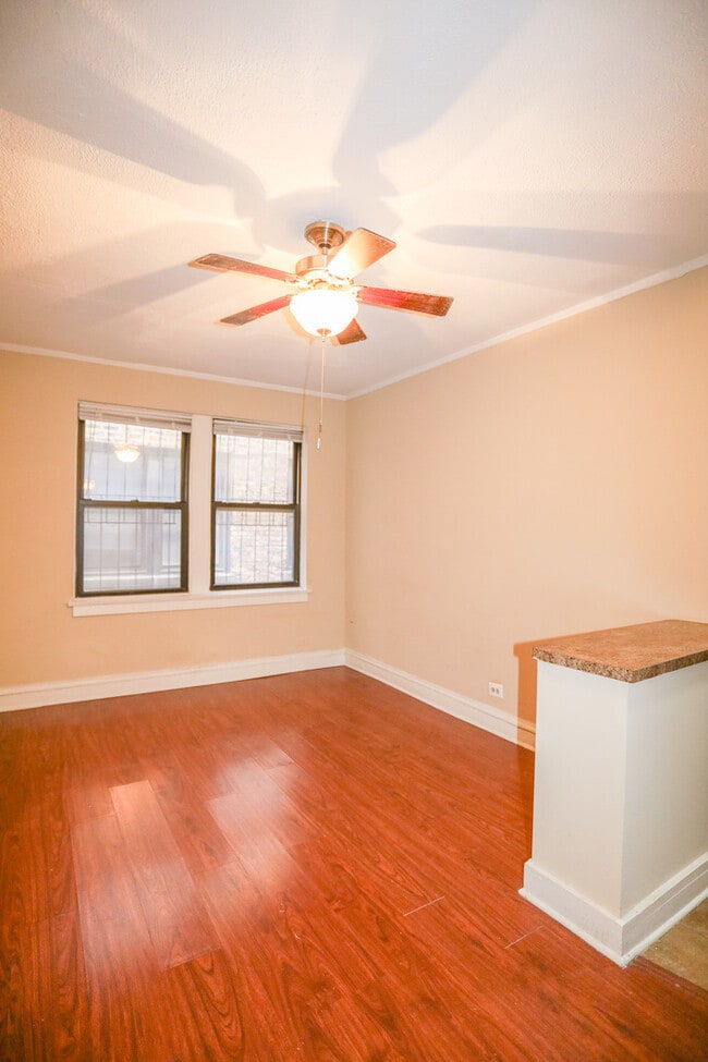 Building Photo - 5210 S Woodlawn Ave