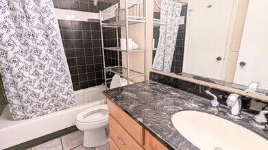 Building Photo - 9465 Hunters Creek Dr