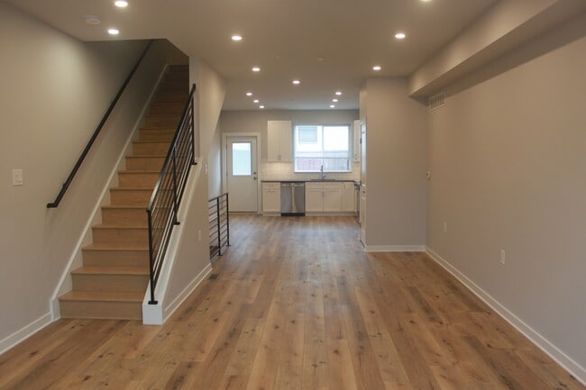 Building Photo - 407 Budd St