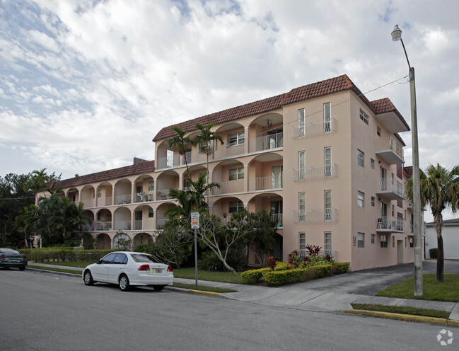 Building Photo - Villa Fontana Apartments