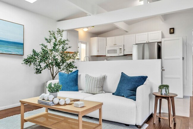 Building Photo - 4585 Saratoga Ave