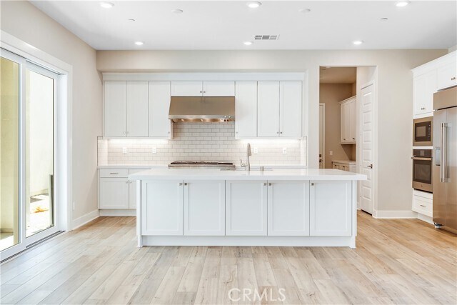 Building Photo - 118 Scale