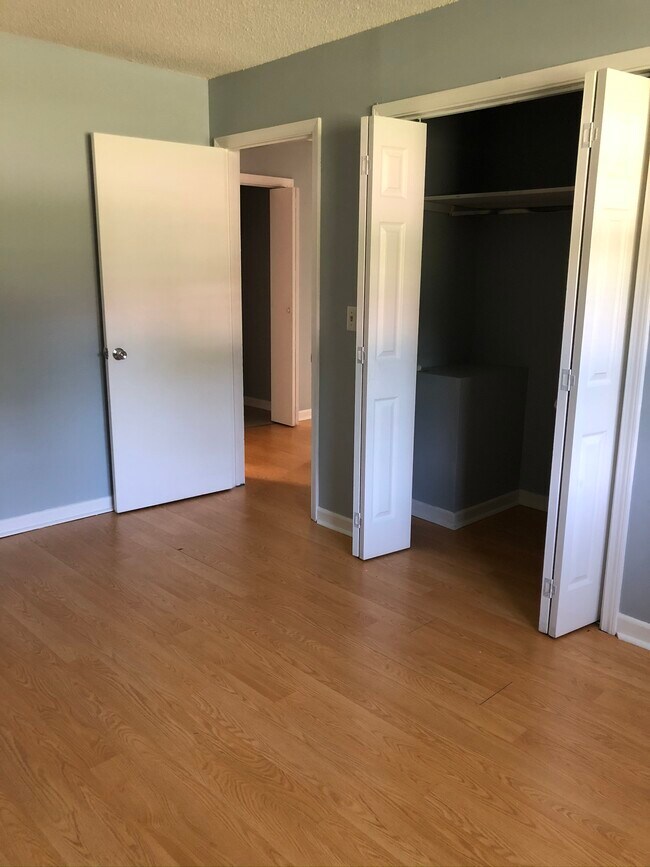 Foto del edificio - 108 Hunter Dr