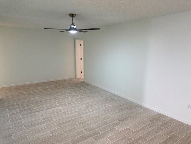 Building Photo - 2501 Redbud Ave