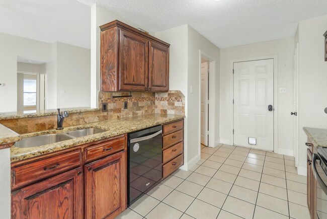 Foto del edificio - 926 Meadow Cir S