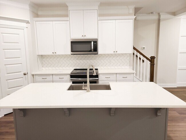 Foto del edificio - Conveniently Located Townhome for Rent. Av...