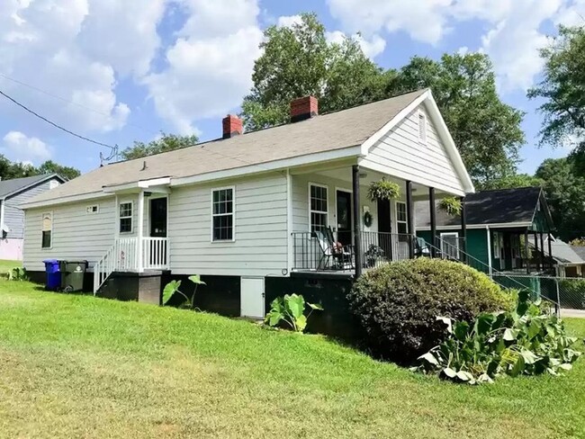 Building Photo - Cute Duplex Near Downtown