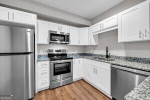 Building Photo - 86 S Forest Ave