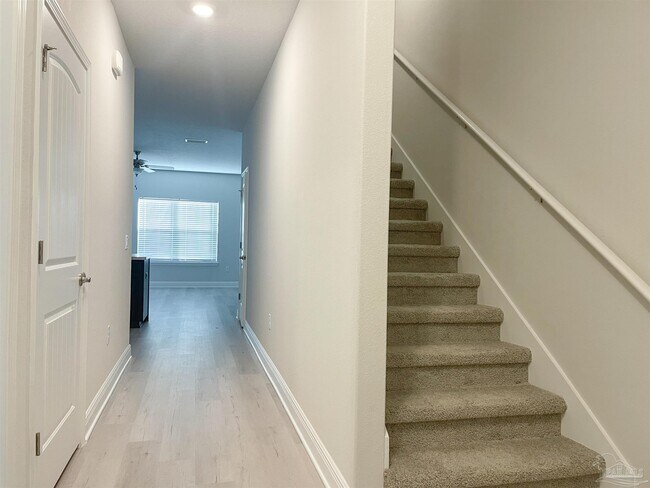Foto del edificio - 395 Hilburn Ln